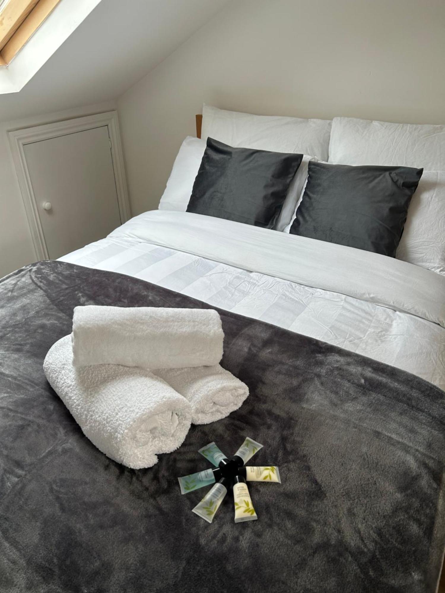 Qties Luxury Home Лондон Экстерьер фото